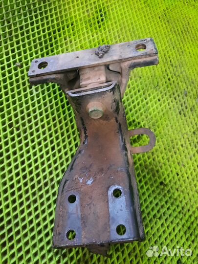 Кронштейн кпп Daewoo Nexia