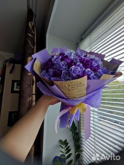 Букет из атласных роз
