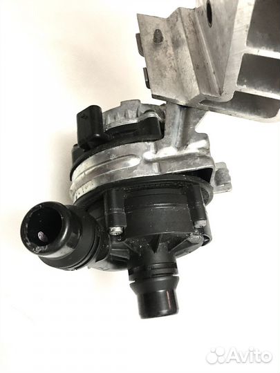 Дополнительный насос системы охлаждения Mercedes