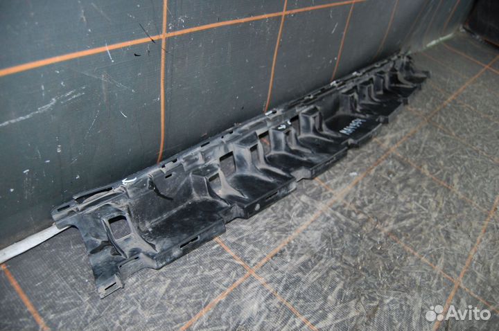 Кронштейн бампера переднего - Mercedes-Benz C253