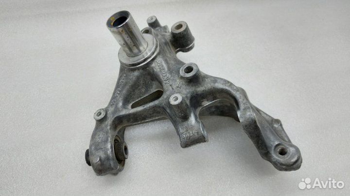 Кулак поворотный задний правый Volkswagen Passat