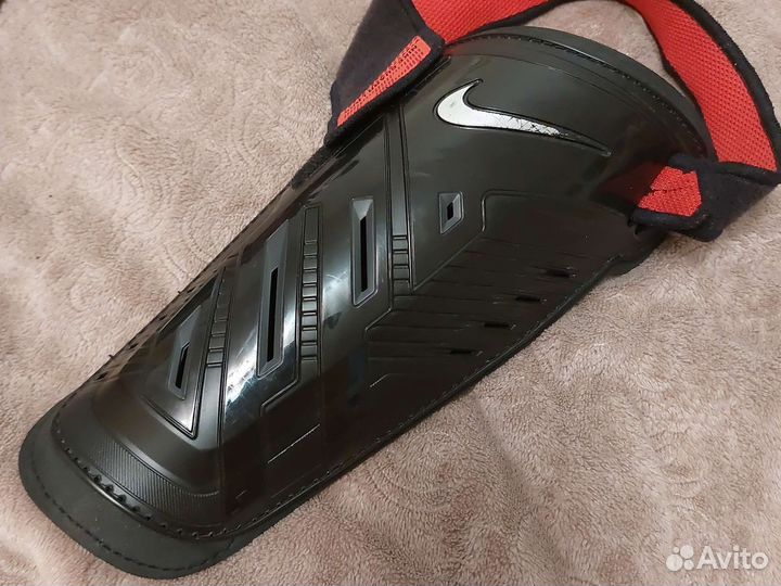 Футбольные щитки Nike Guard Lock без нижней части