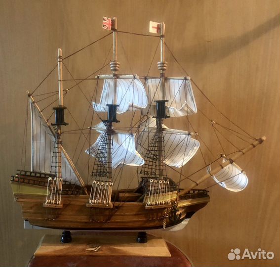 Модель парусного корабля