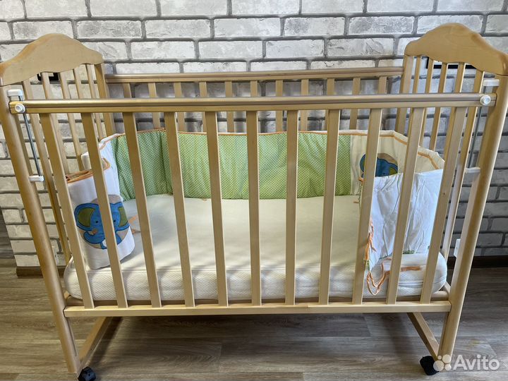 Детская кроватка