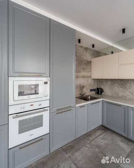 Кухня у окна под ключ