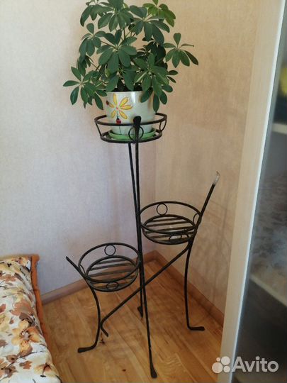 Кованые цветочницы