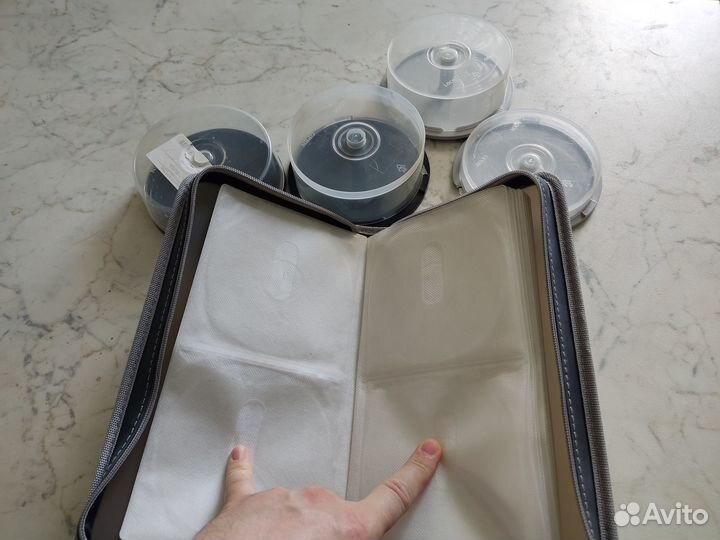 Диски CD/DVD-R/RW штук 15 и два кейса