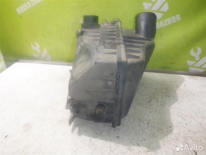 Корпус воздушного фильтра Фольксваген Пассат Б3