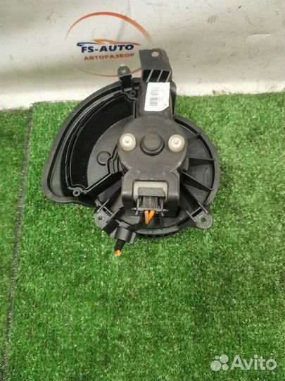 Мотор печки Opel Corsa хетчбек А14XER 2014