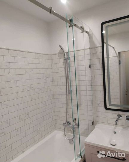 Раздвижная перегородка из стекла на ванну 160х94