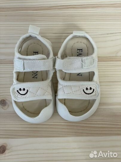 Сандалии на липучках