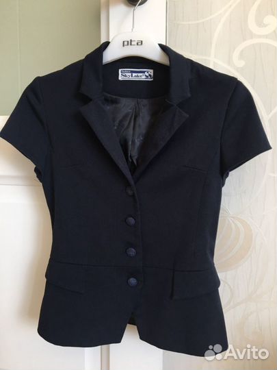 Жилет для девочки 40 размер, в отличном состоянии