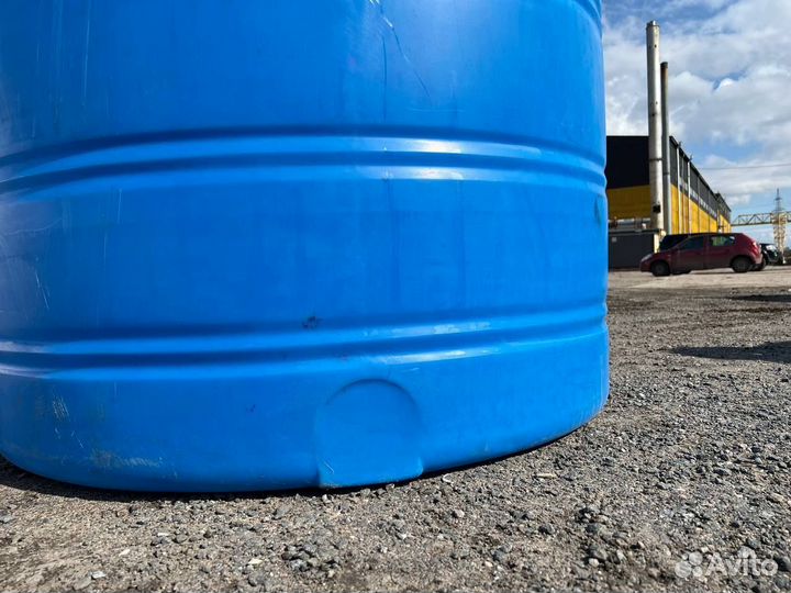 Бочка пластиковая 2000 л для жидкостей (вертикальн