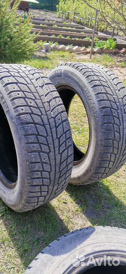Michelin 4X4 A/T 215/60 R16