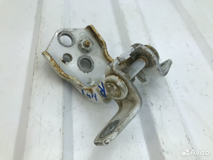 Петля двери задняя нижняя R белая Mazda 6 GH