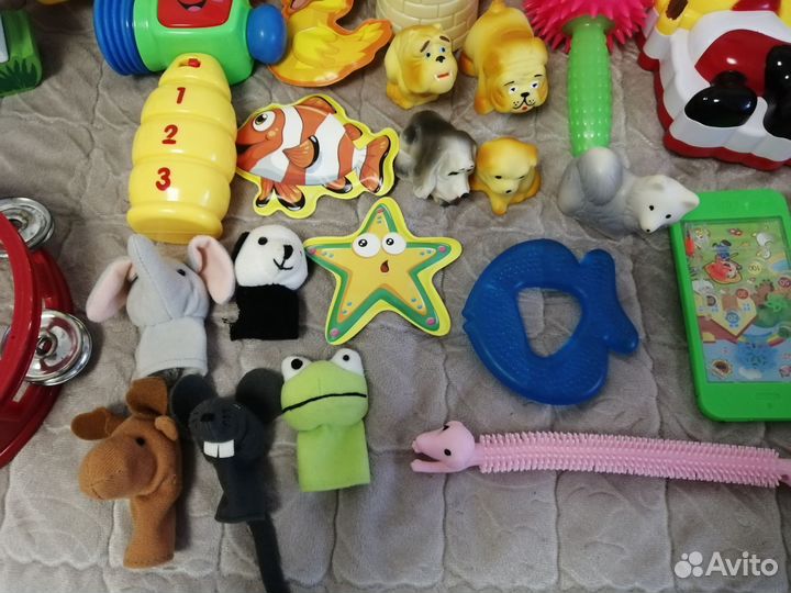 Развивающие игрушки для малышей пакетом