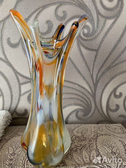 Ваза из цветного стекла