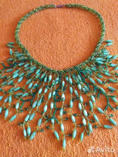 Ожерелье из бисера и бусин