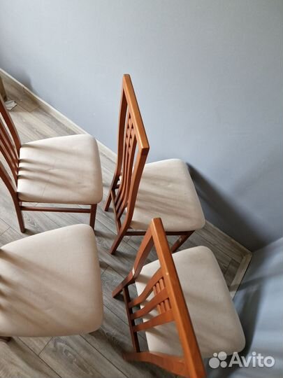 Деревянные стулья