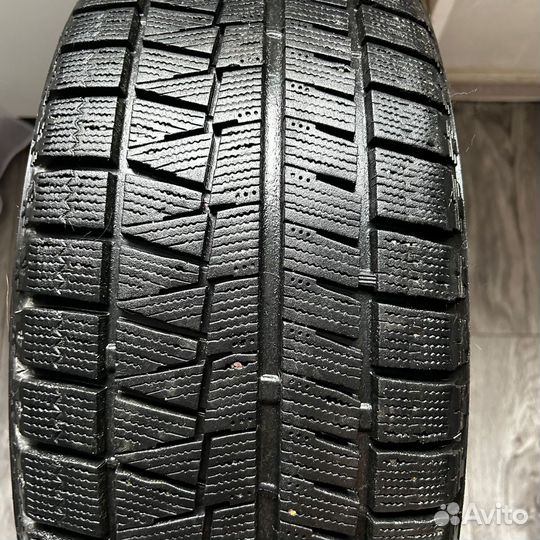 Bridgestone Blizzak Revo 696 215/45 R17