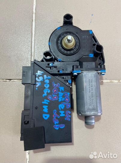 Cтеклоподъемник задний левый Porsche Cayenne