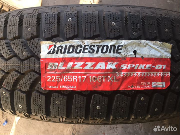 Bridgestone Blizzak Spike-01 225/65 R17