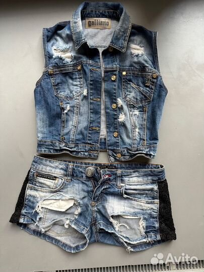 Джинсовые шорты и жилетка