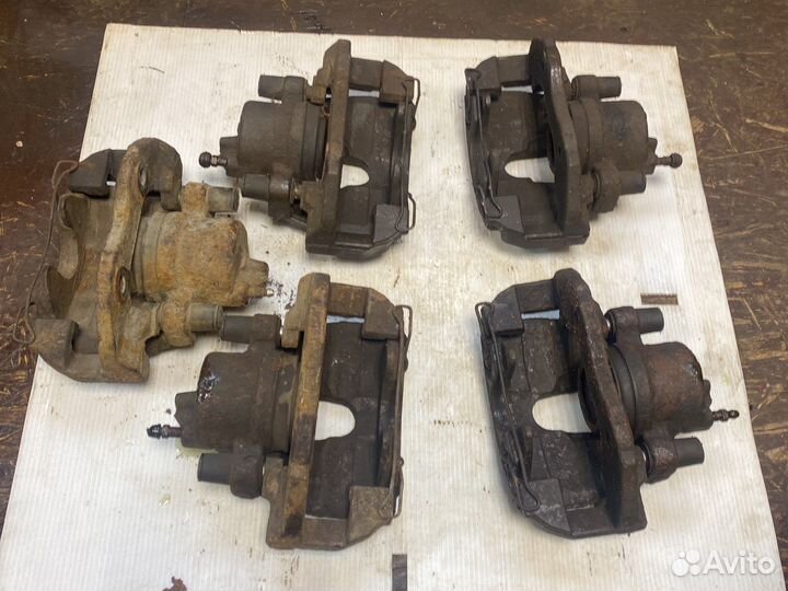 Суппорт передние Ford focus 2