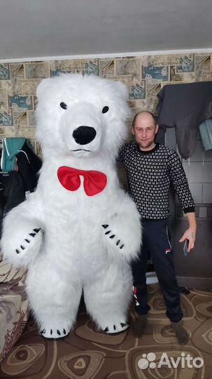 Белый мишка с поздравлением