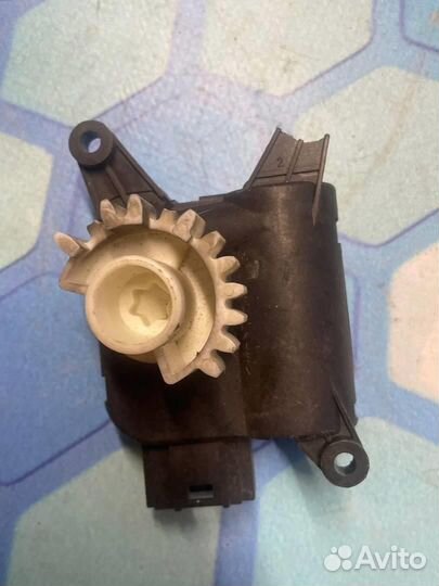 Моторчик заслонки печки (сервопривод) 1K0907511C