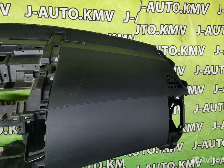 Передняя панель салона Mitsubishi Outlander