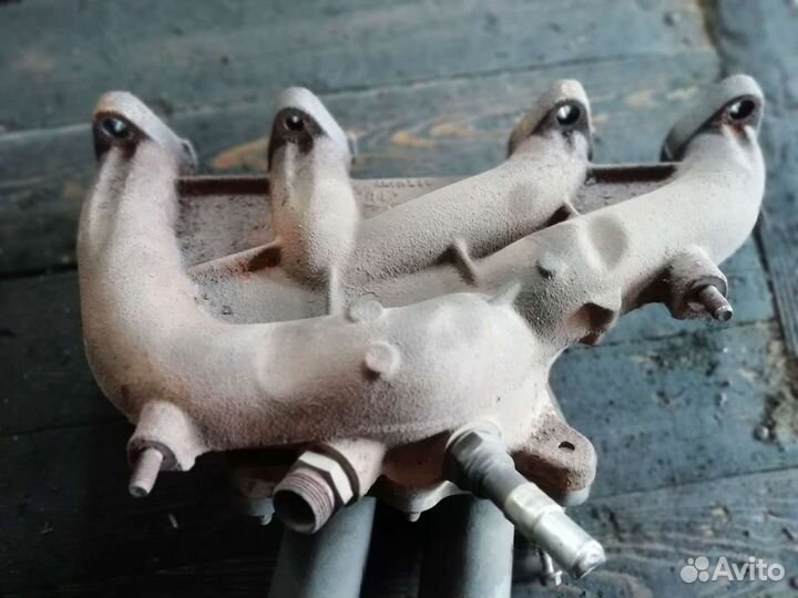 Выхлопной коллектор VW Audi 1.6 бензин мотор BGU