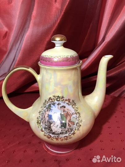 Чайники и молочник