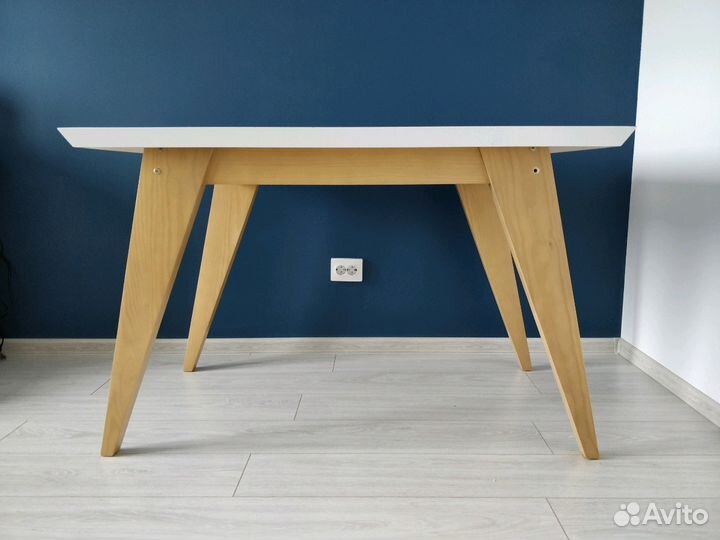 Обеденный стол + 2 стула
