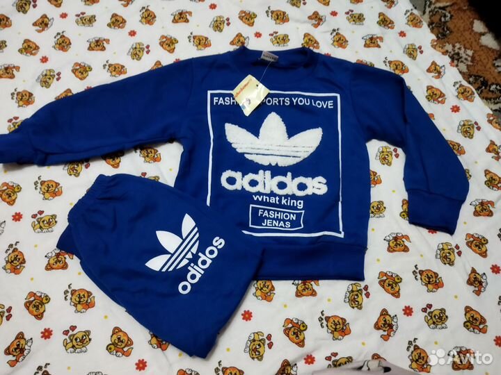 Костюм спортивный