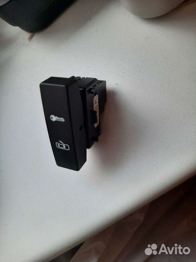 Кнопка центрального замка