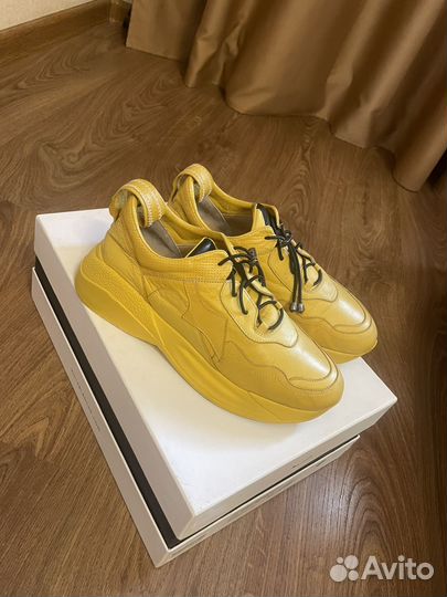 Кроссовки женские кожаные 39 размер Италия