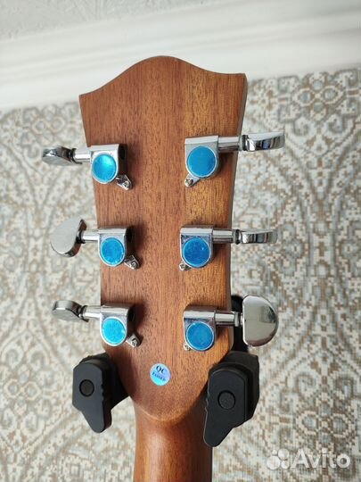 Акустическая гитара