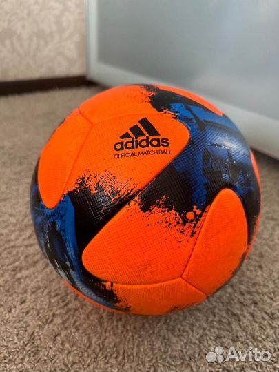 Футбольный мяч adidas