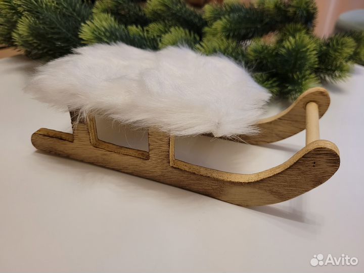 Новогодний декор (сани, олени, домики, ветки)