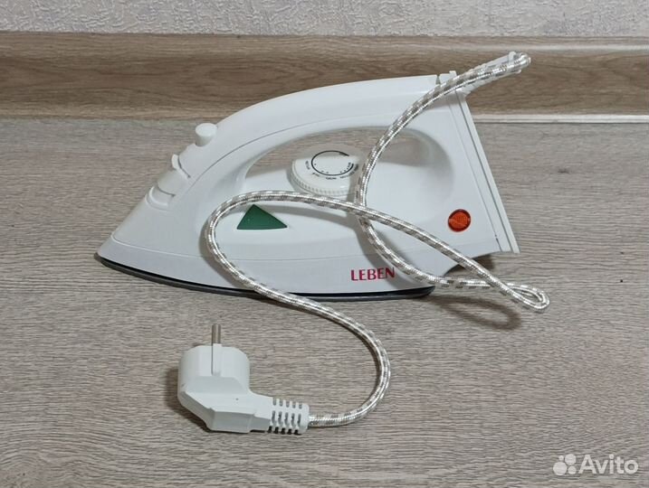 Утюг Leben