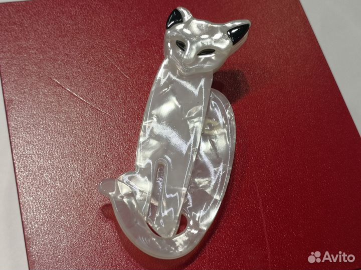 Брошь пластик лиса белая