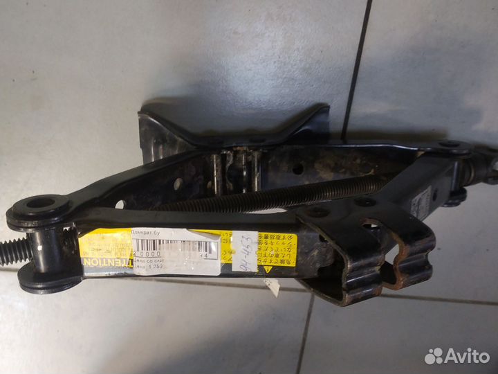 Домкрат автомобильный