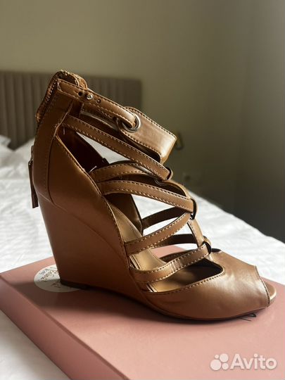 Босоножки женские на 35-36 размер, иск. Кожа
