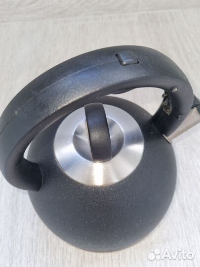 Чайник со свистком бу,подходит для всех плит