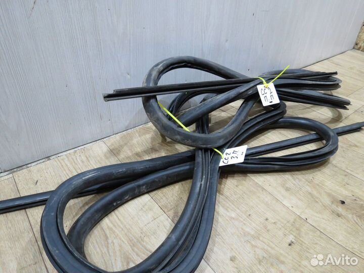 Уплотнитель двери Chevrolet Cruze