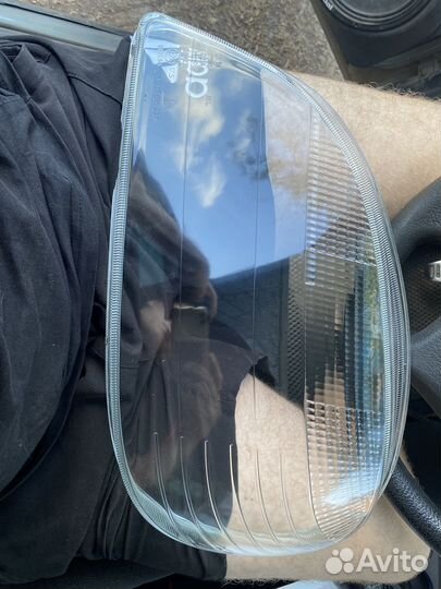 Стлекло на фару левое шеви нива
