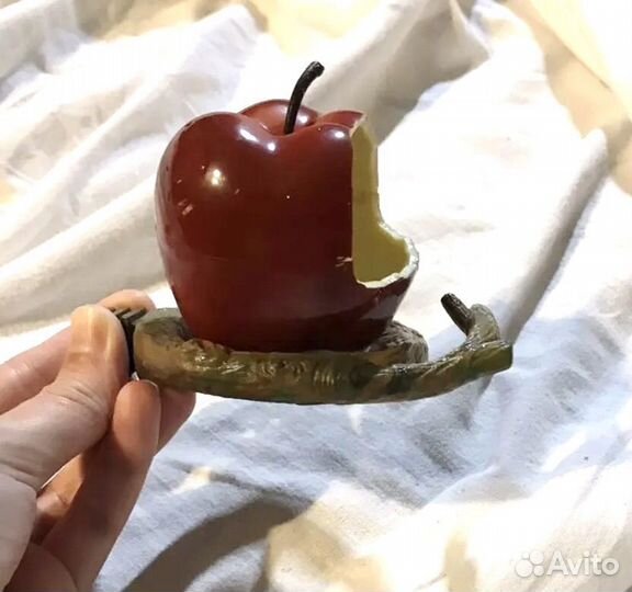 Кормушка яблочко для попугайчика