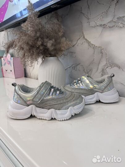 Кроссовки 30р