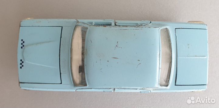 Волга газ 24 такси модельная машинка СССР 1:43